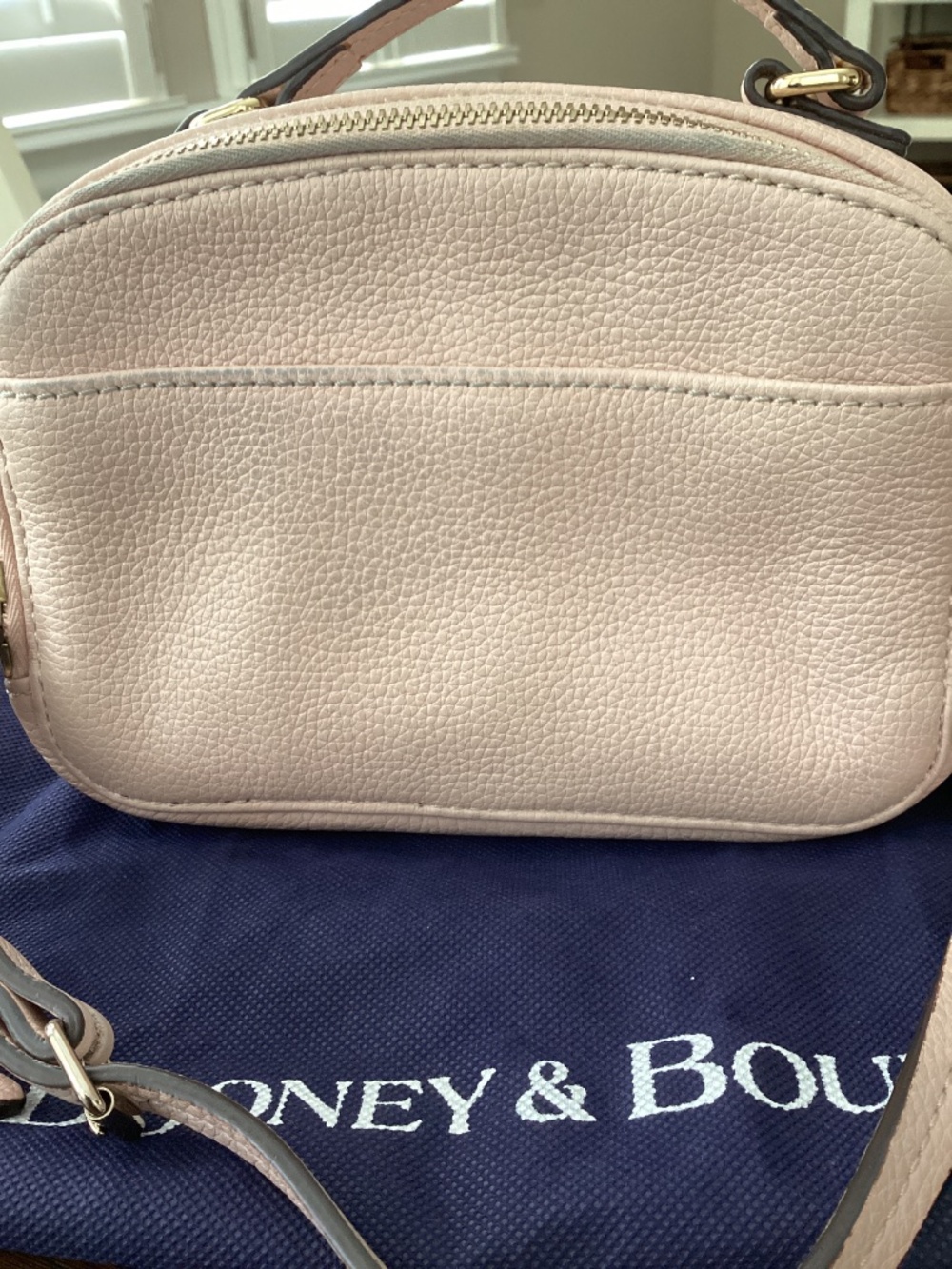 Dooney and Bourke pale pink Belvedere Ambler purse - Picture 2 of 10